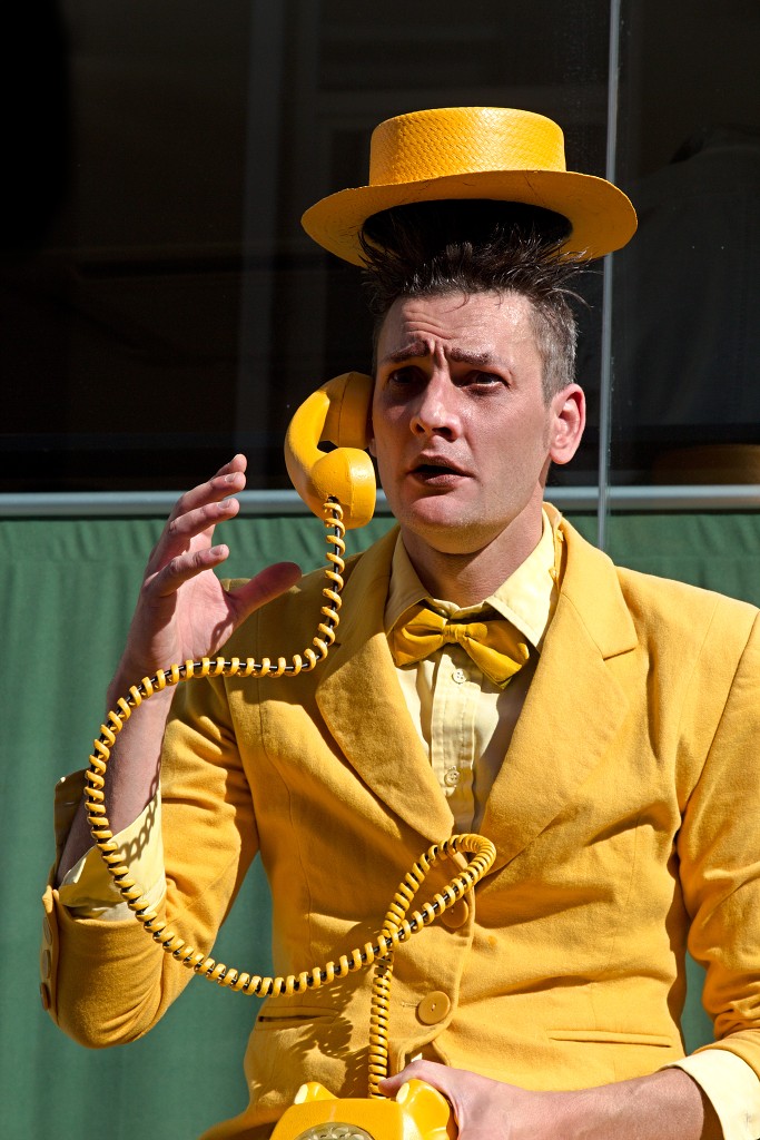 living statue levend standbeeld evenement event festival festiviteit kunst art straatkunst streetart artiest beeld beeldhouwwerk sculpture sculptuur